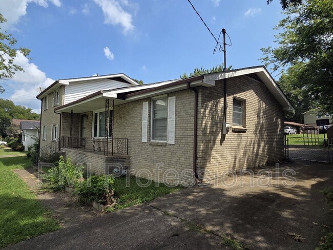 Building Photo - 422 Cedarcliff Rd