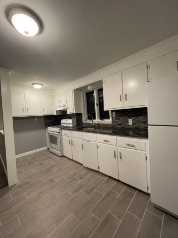 Building Photo - 603 County St