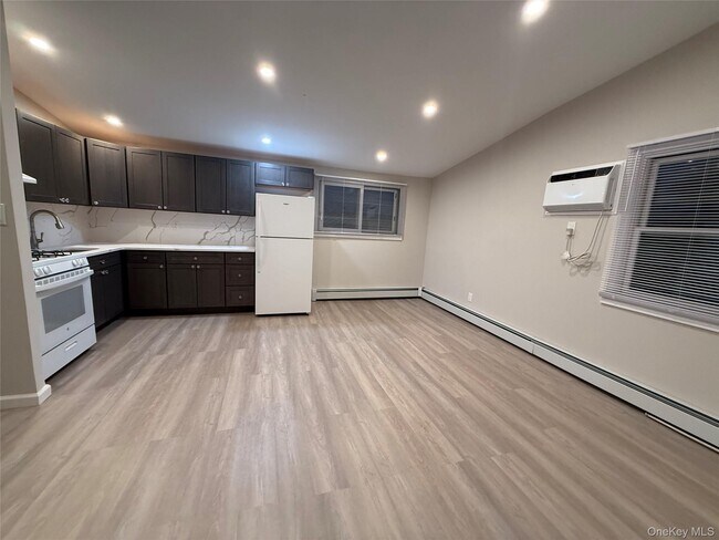 Foto del edificio - 1158 Laidlaw Ave