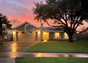 Building Photo - 3308 Edgewood Dr