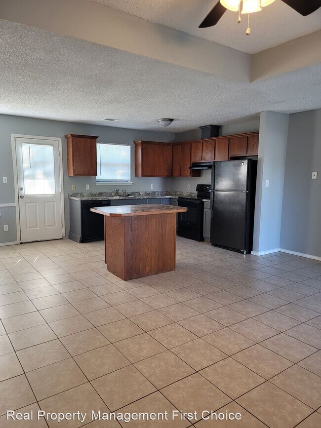 Building Photo - 3 br, 1.5 bath House - 2210 Granite Circle
