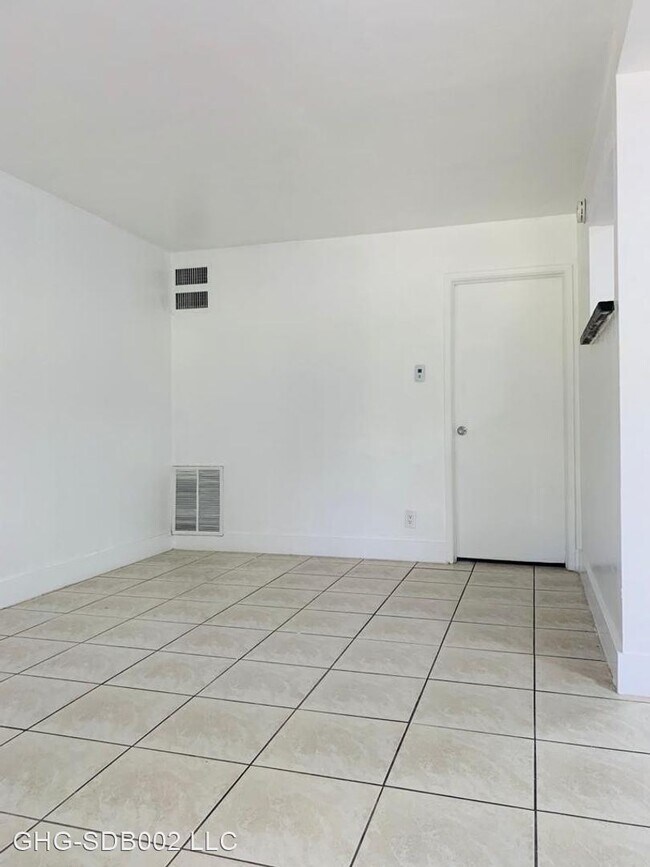 Foto del edificio - 1027 NE 8th Ave