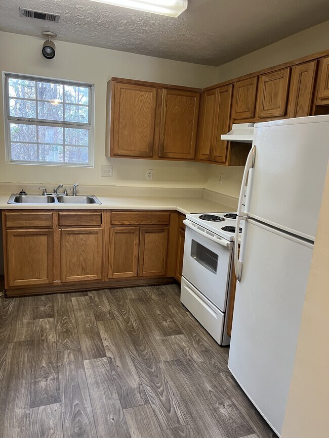 Foto del edificio - 5720 Windfall Ln