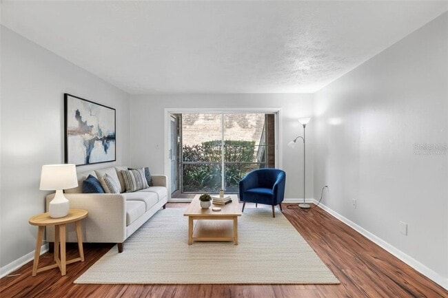 Foto del edificio - 4212 Lake Underhill Rd