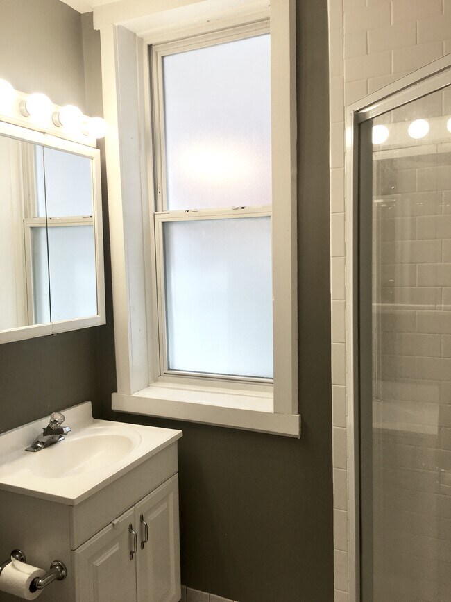 Foto del edificio - 2040 W McLean Ave