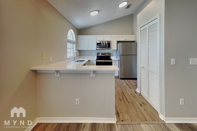 Foto del edificio - 1729 Chatham Cir