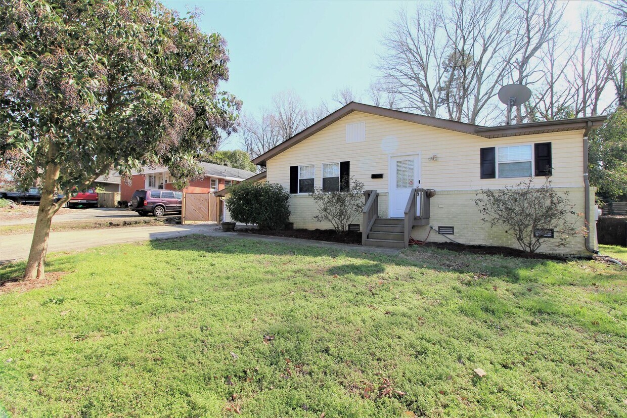 Primary Photo - Move-in Ready 3 Bedroom Ranch!!