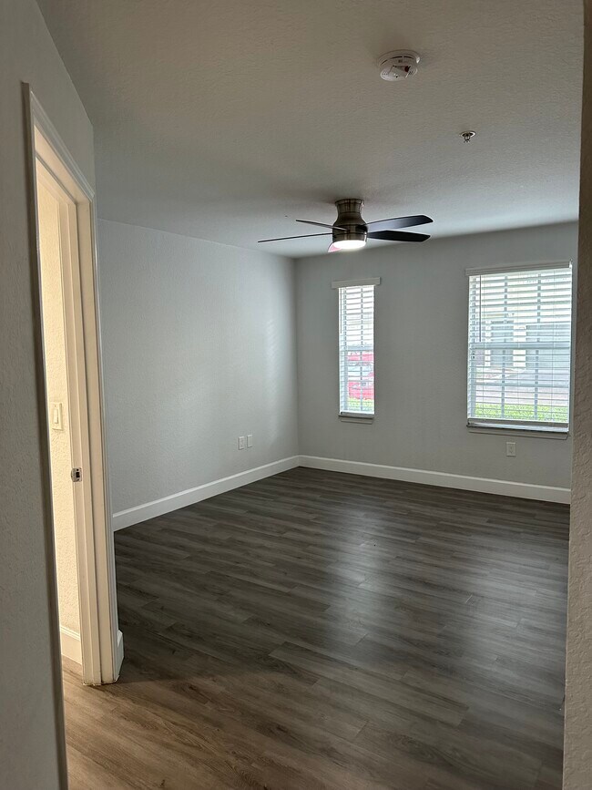 Primary bedroom - 10075 Gate Pky N