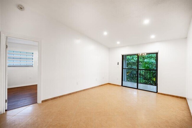 Foto del edificio - 927 NE 199th St