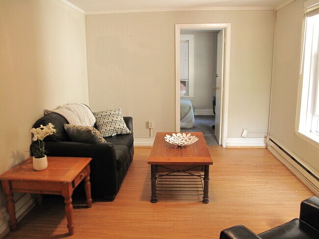Foto del edificio - 107 Dryden Rd