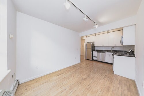 Foto del edificio - 190 E 7th St