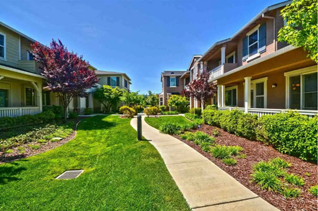 Foto del edificio - COMING SOON-Charming 3 bedroom home -with ...