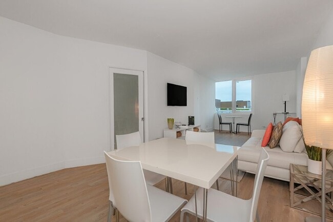Building Photo - 2301 Collins Ave