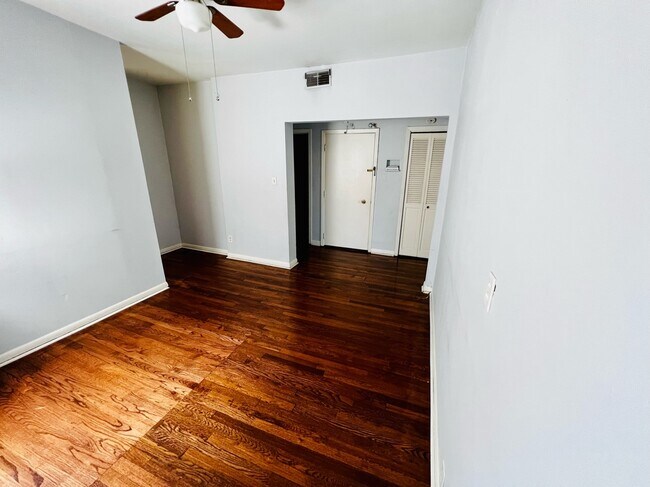 Foto del edificio - 6337 Cermak Rd