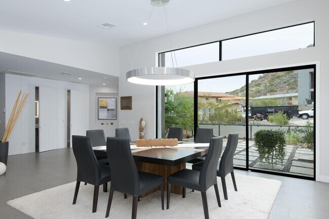 Foto del edificio - 2423 E Lincoln Cir