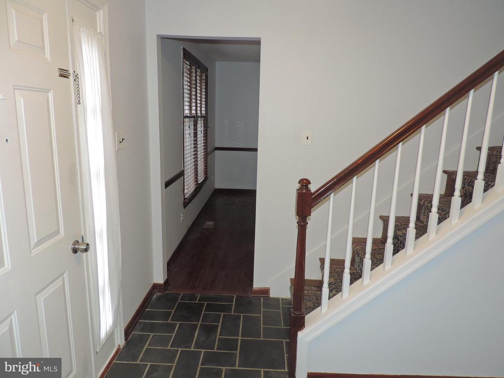 Primary Photo - 27 Stuyvesant Dr