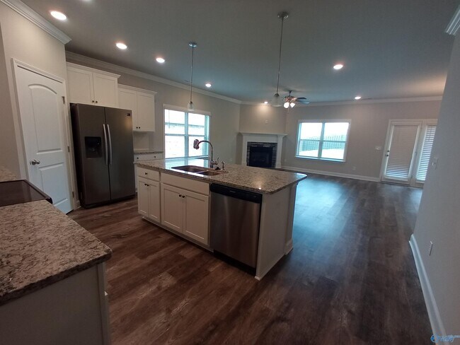Building Photo - 102 River Haven Dr