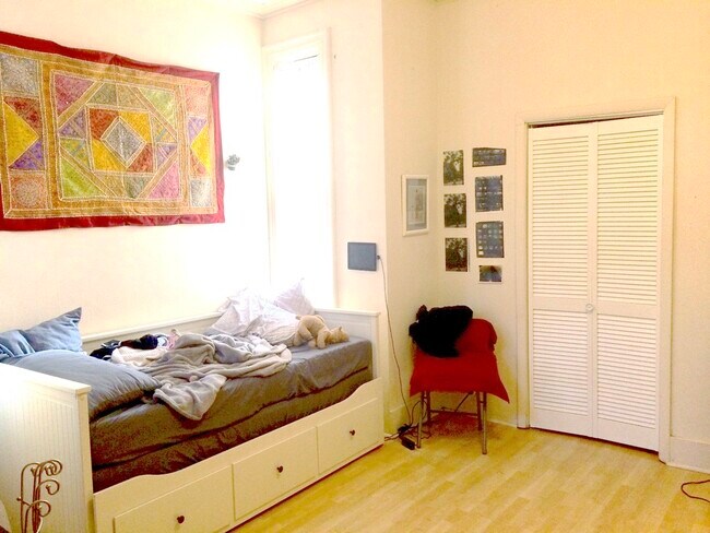 Foto del edificio - 2121 Spring Garden St