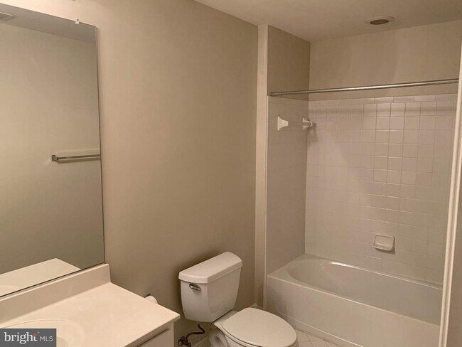 Building Photo - 10120 Ballynahown Cir