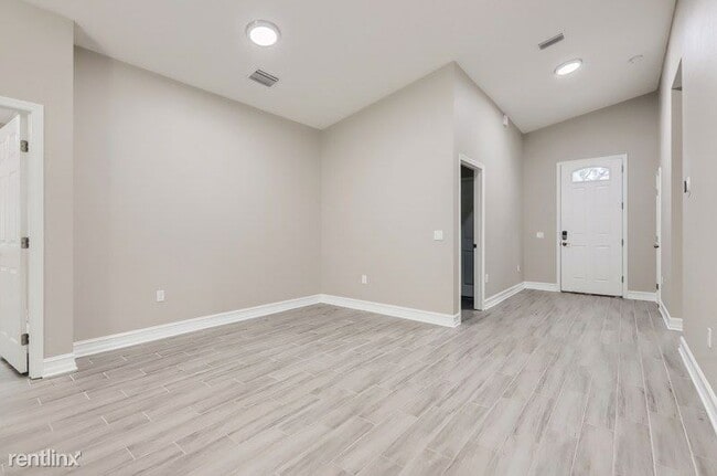 Building Photo - 3 br, 2 bath House - 1005 E 108Th Avenue UNIT