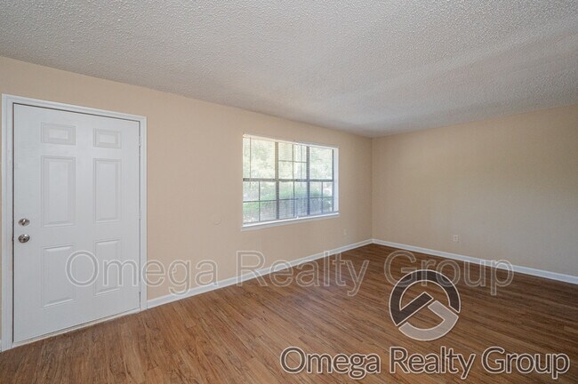 Building Photo - 1827 Carson Rd