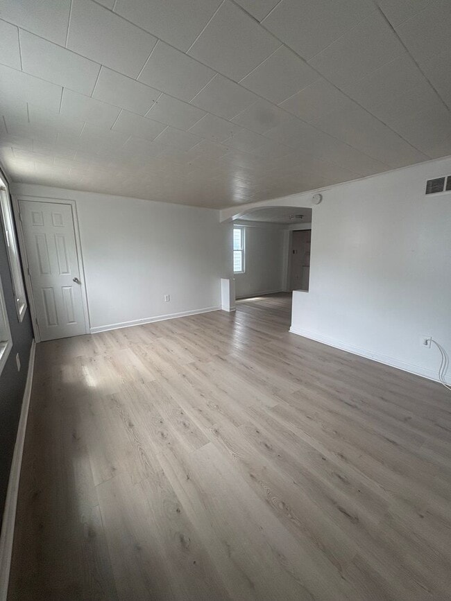 Building Photo - 499 2nd St