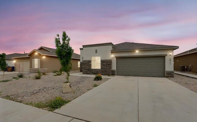 Building Photo - 2911 Aragon Ave