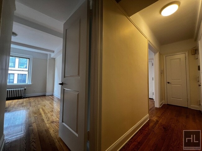 Foto del edificio - EAST 10 STREET