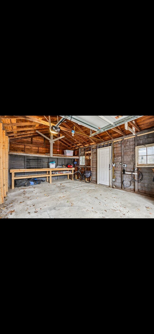 Foto del edificio - 5168 Caroline Ave
