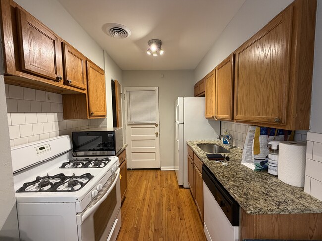 Building Photo - 6535 N Mozart St