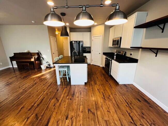 Building Photo - 15194 S Tack Way