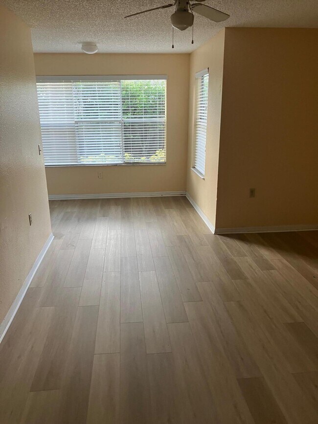 Foto del edificio - 1401 Village Blvd