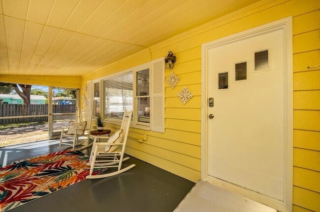 Foto del edificio - 813 SE 14th Ct