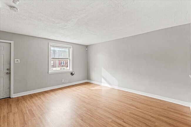 Building Photo - 1127 S Merrimac Rd