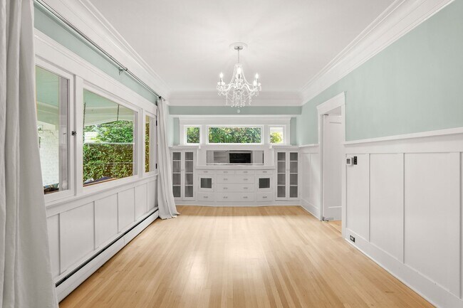 Foto del edificio - Stunning Portland Heights Craftsman for Re...