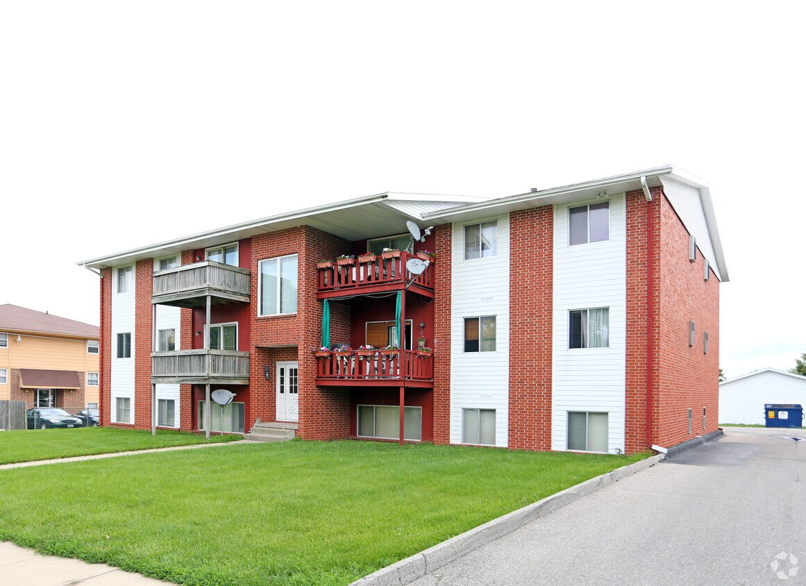 Primary Photo - 307-309 NE Trilein Dr