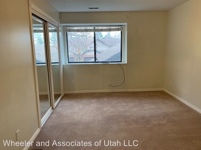 Building Photo - 4 br, 3.5 bath House - 1120 Canyon Rd. #24