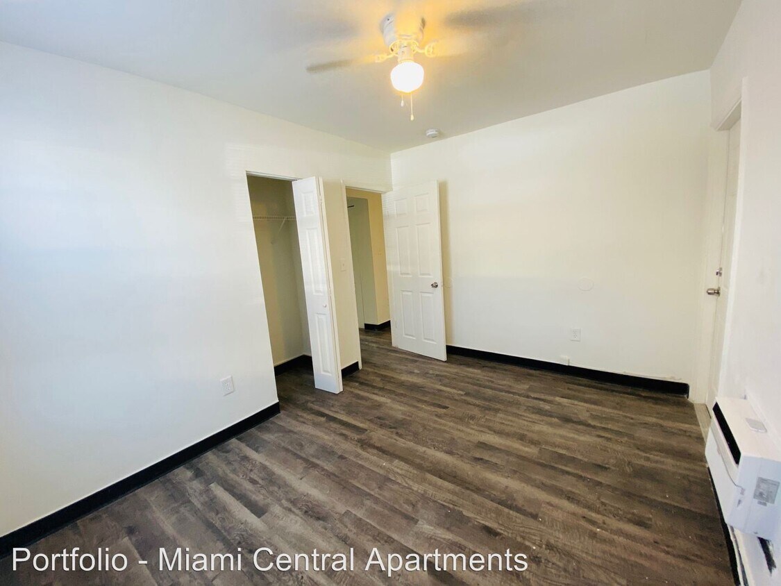 Foto principal - 560 NW 7th St
