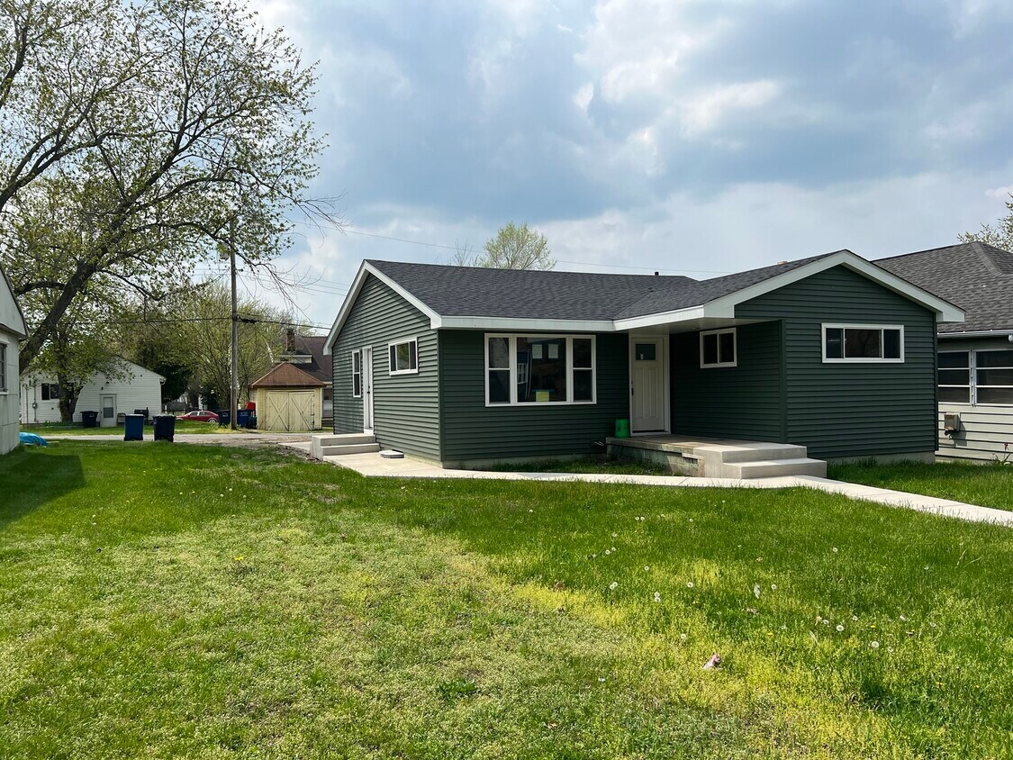 Primary Photo - 226 N Carroll Ave