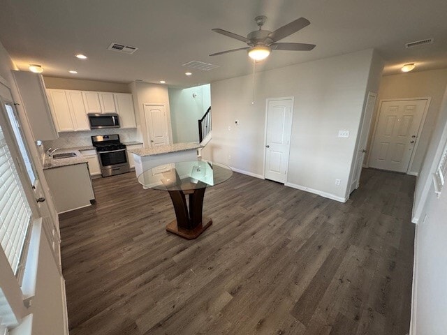 Building Photo - 3906 Deledda Dr