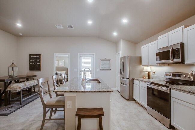 Foto del edificio - New Construction 3/2/2 in Cooper District!