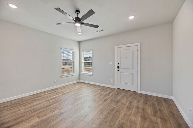 Foto del edificio - AVAILABLE NOW! CUL-DE-SAC TRIPLEX LOT LOCATED ON 1-ACRE IN MIDLOTHIAN, TX!
