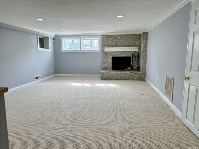 Building Photo - 47 Orange Dr