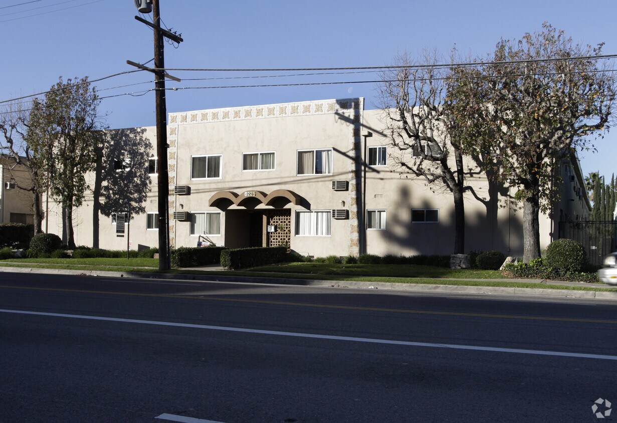6225 Reseda Blvd, Tarzana, CA 91335 Apartments in Tarzana, CA
