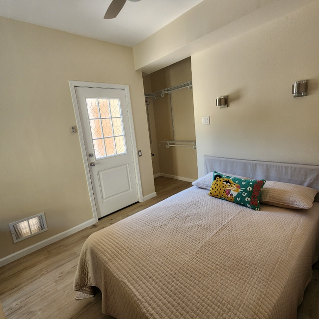 Foto del edificio - 1463 Lost Creek Rd