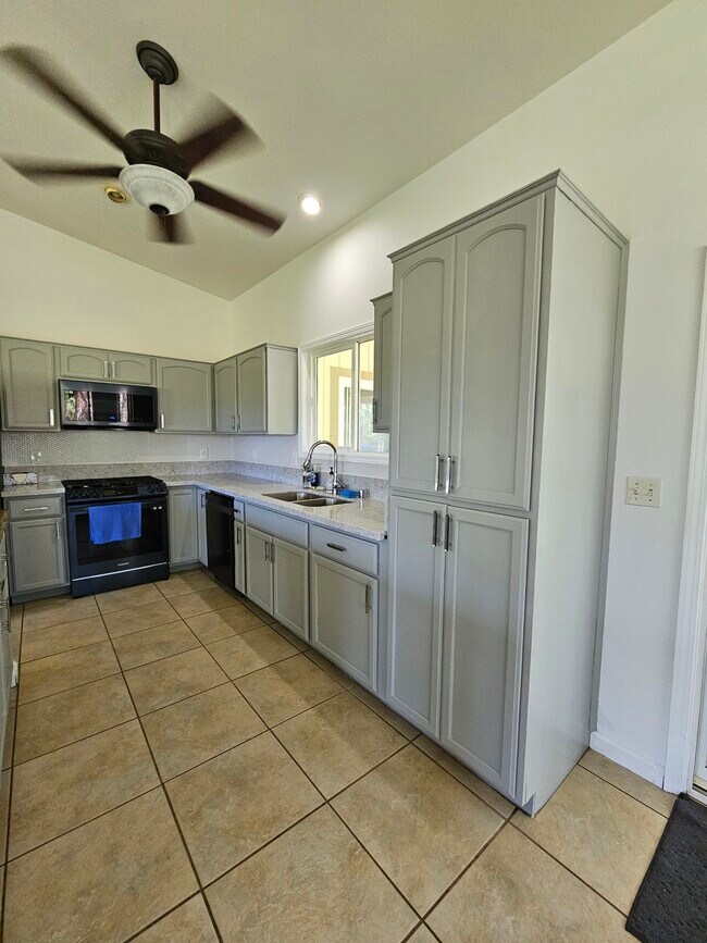 Foto del edificio - 15-1817-1817 14th Ave