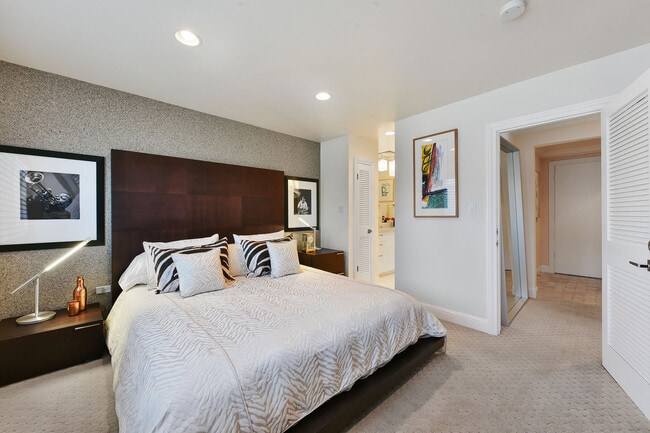 Master Bedroom Cal King - 100 South St