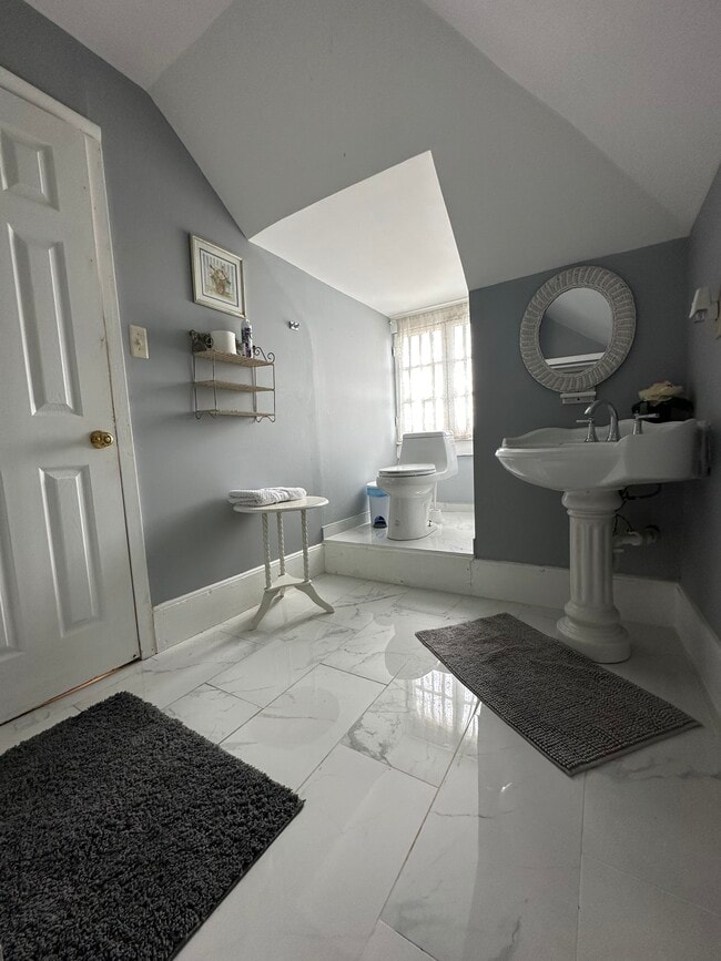 421 Howard St, San Antonio, TX 78212 Townhouse for Rent in San