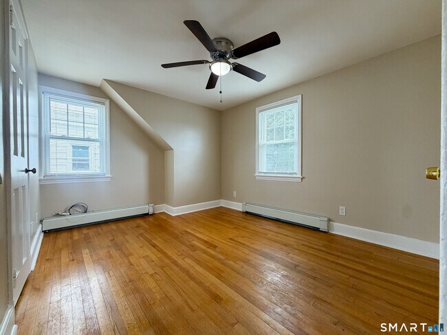 Foto del edificio - 317 Lincoln Ave