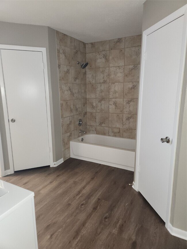 Foto del edificio - 23918 Beaverwood Dr